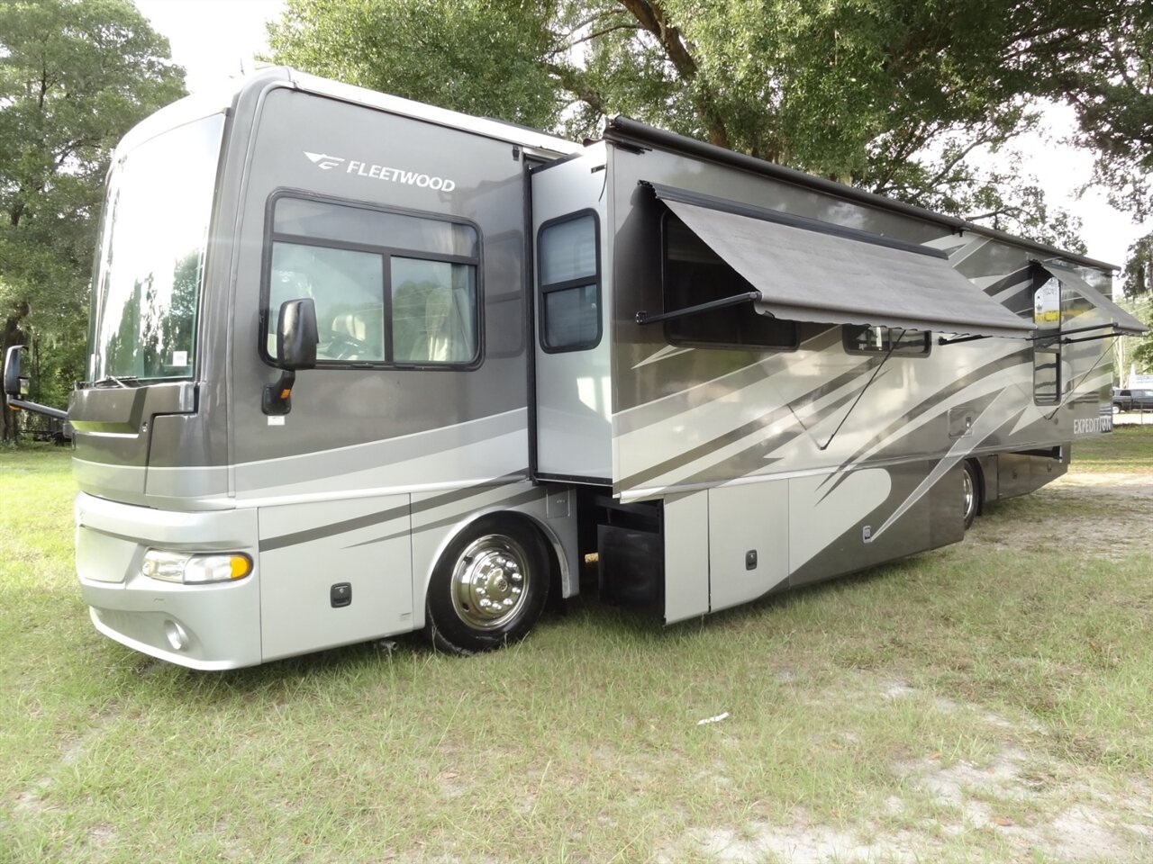 2007 Fleetwood Expedition 38N - Photo 47 - Deland, FL 32720