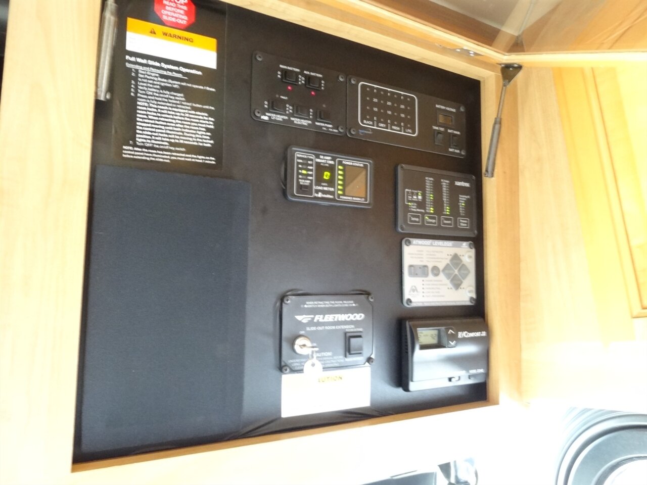 2007 Fleetwood Expedition 38N - Photo 100 - Deland, FL 32720