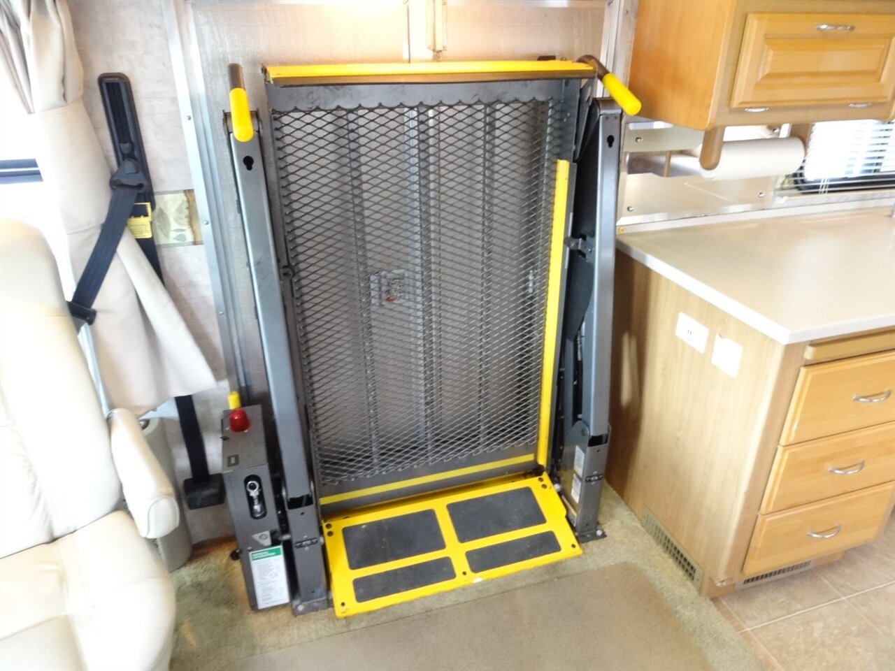 2007 Fleetwood Expedition 38N - Photo 63 - Deland, FL 32720