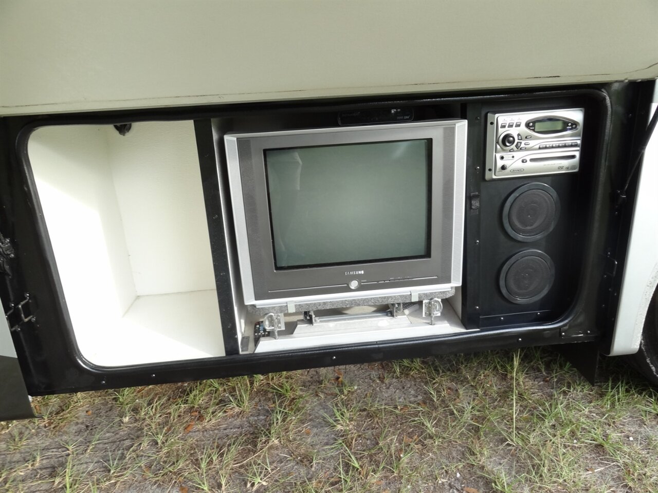 2007 Fleetwood Expedition 38N - Photo 26 - Deland, FL 32720