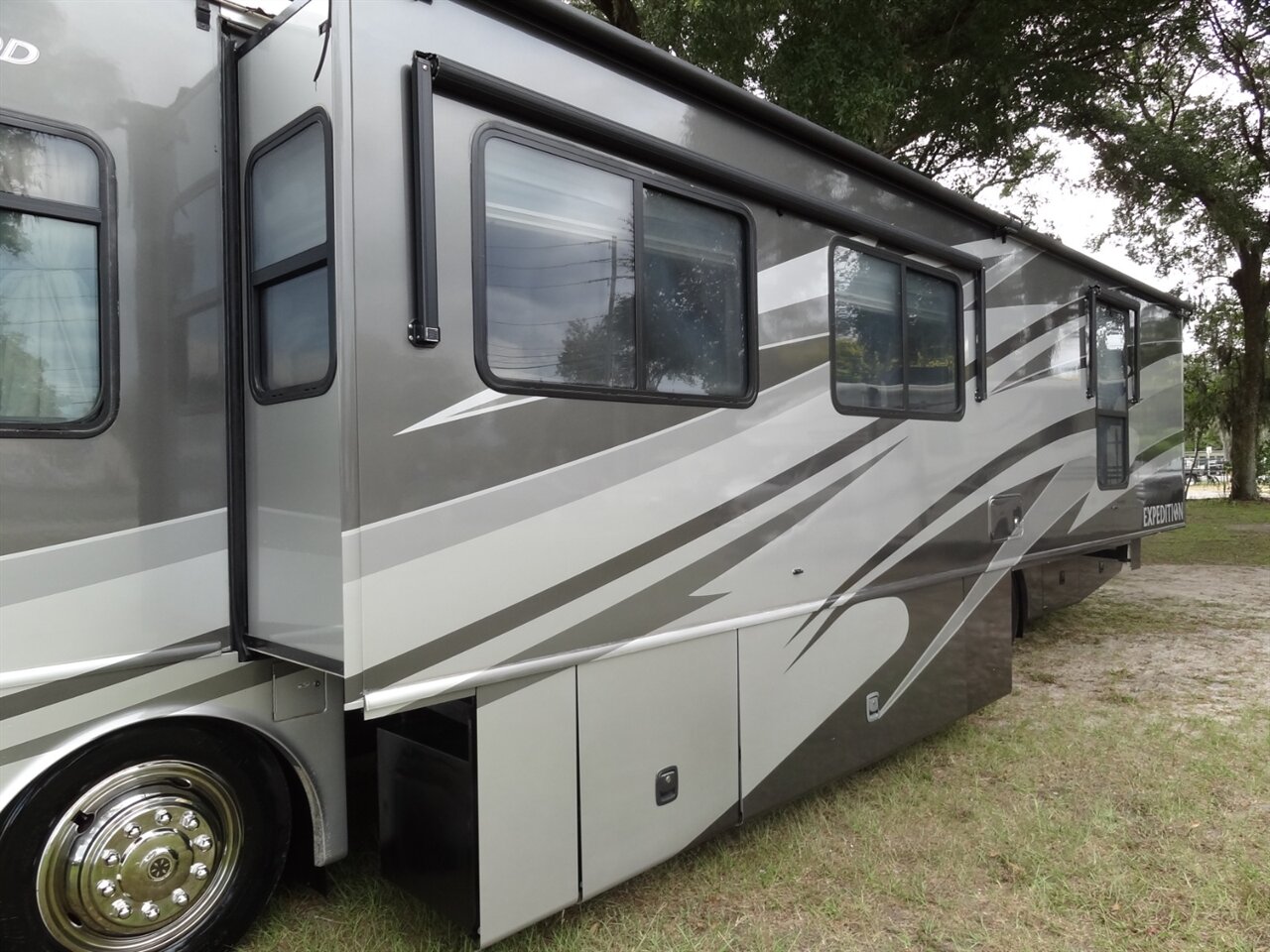 2007 Fleetwood Expedition 38N - Photo 3 - Deland, FL 32720