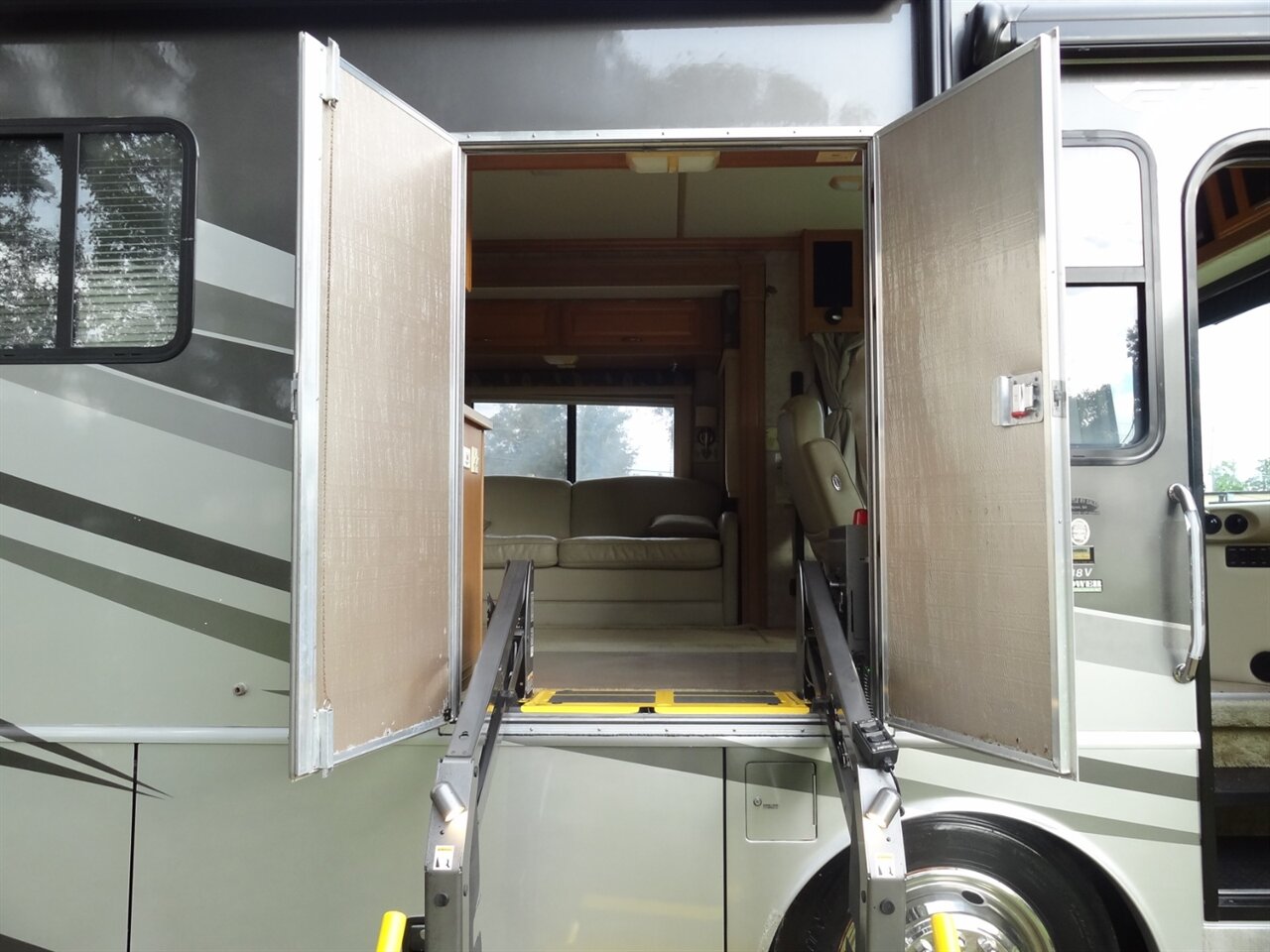 2007 Fleetwood Expedition 38N - Photo 23 - Deland, FL 32720