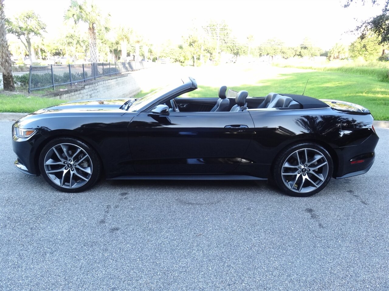 2015 Ford Mustang EcoBoost Premium   - Photo 22 - Deland, FL 32720
