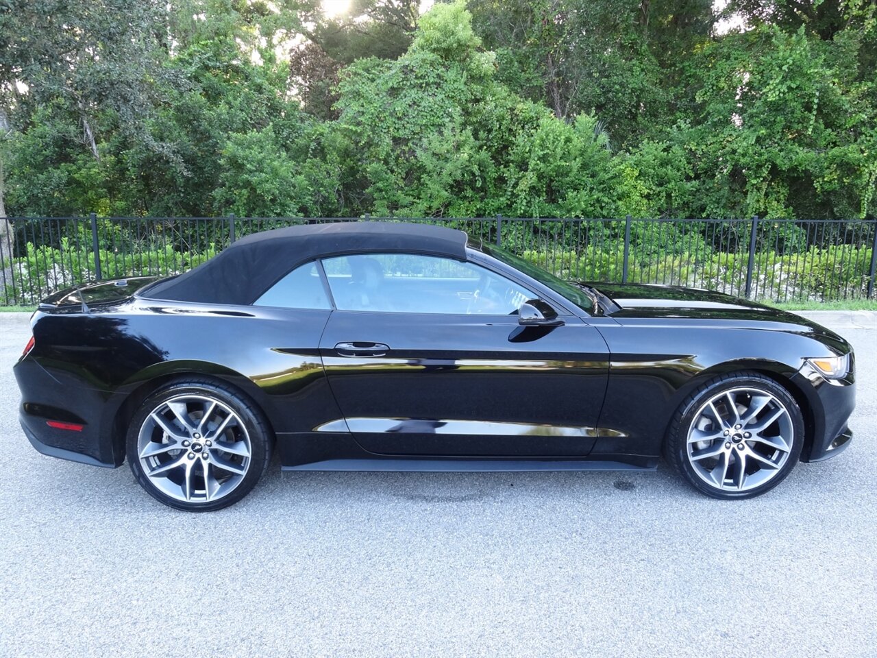 2015 Ford Mustang EcoBoost Premium   - Photo 20 - Deland, FL 32720