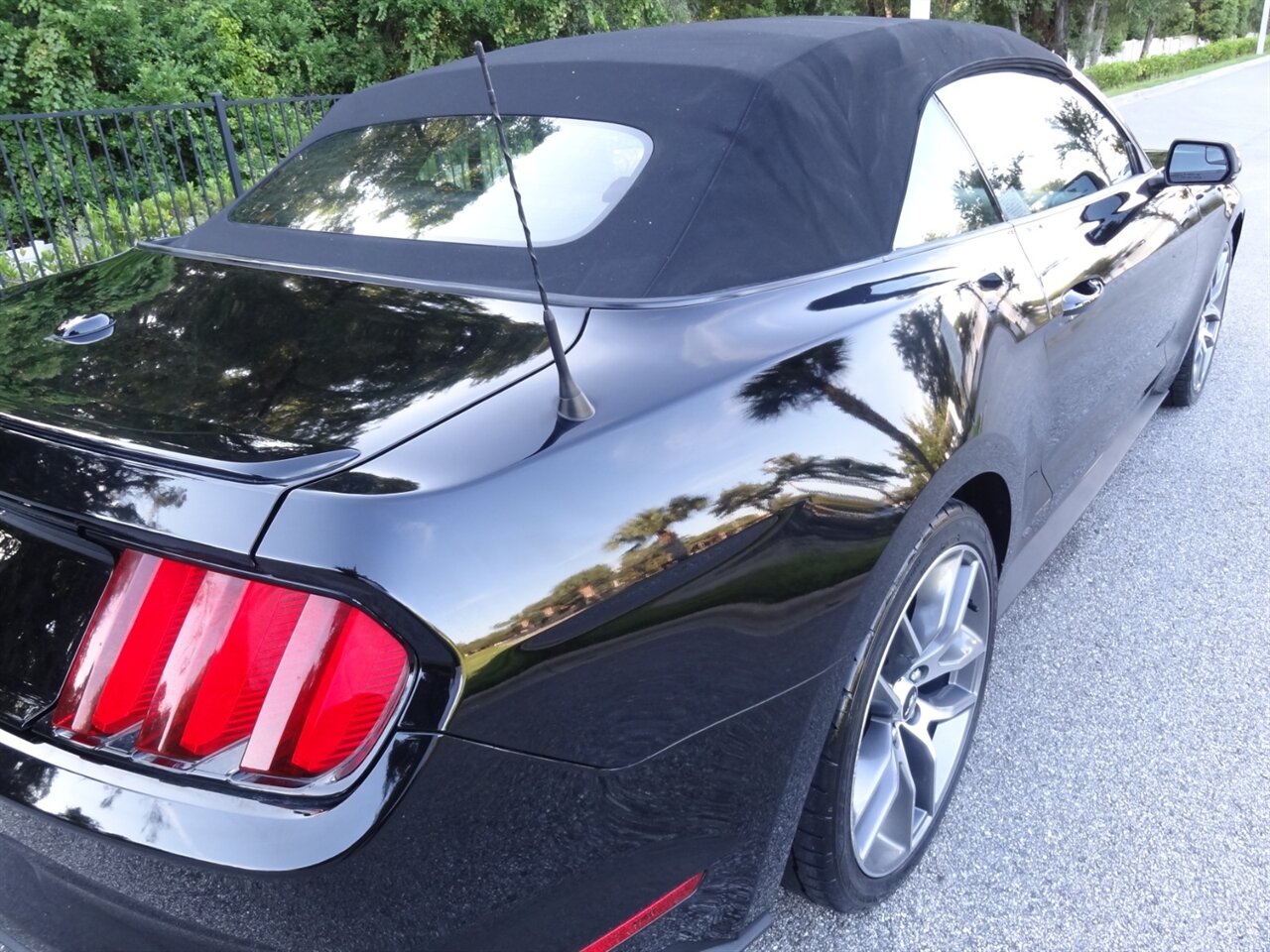 2015 Ford Mustang EcoBoost Premium   - Photo 17 - Deland, FL 32720