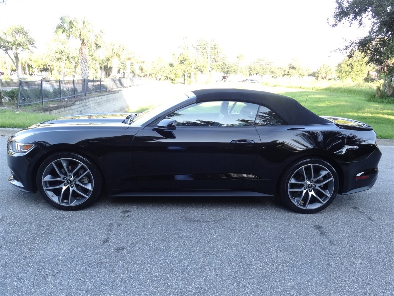 2015 Ford Mustang EcoBoost Premium   - Photo 21 - Deland, FL 32720