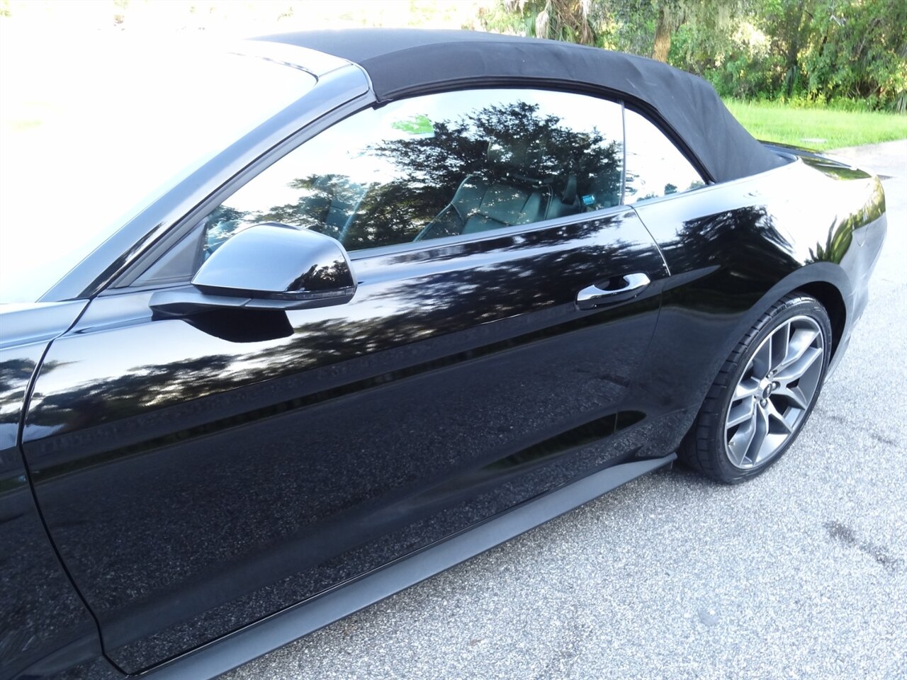2015 Ford Mustang EcoBoost Premium   - Photo 15 - Deland, FL 32720