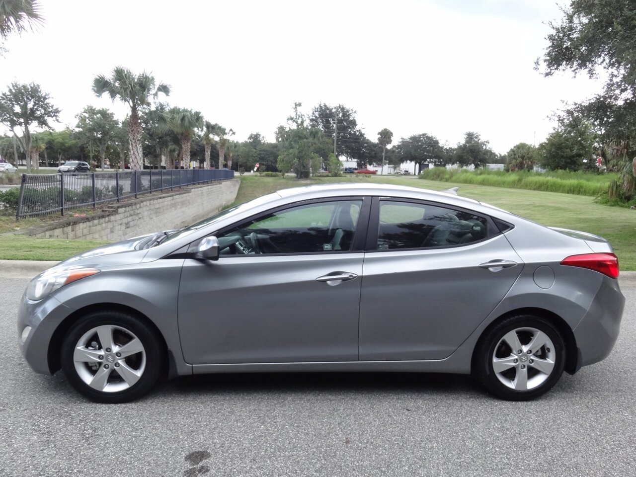 2013 Hyundai ELANTRA GLS - Photo 16 - Deland, FL 32720