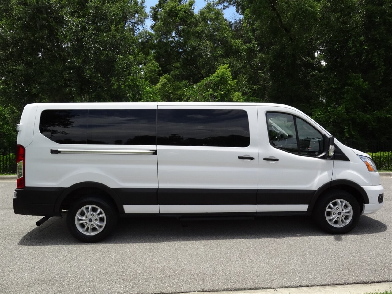2021 Ford Transit 350 XLT 12 Passenger - Photo 15 - Deland, FL 32720