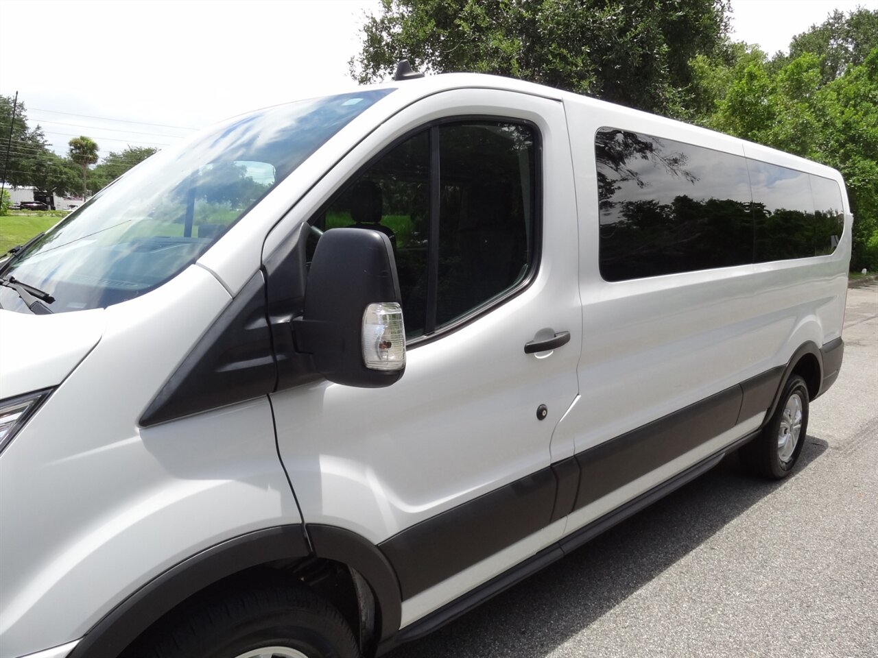 2021 Ford Transit 350 XLT 12 Passenger - Photo 9 - Deland, FL 32720