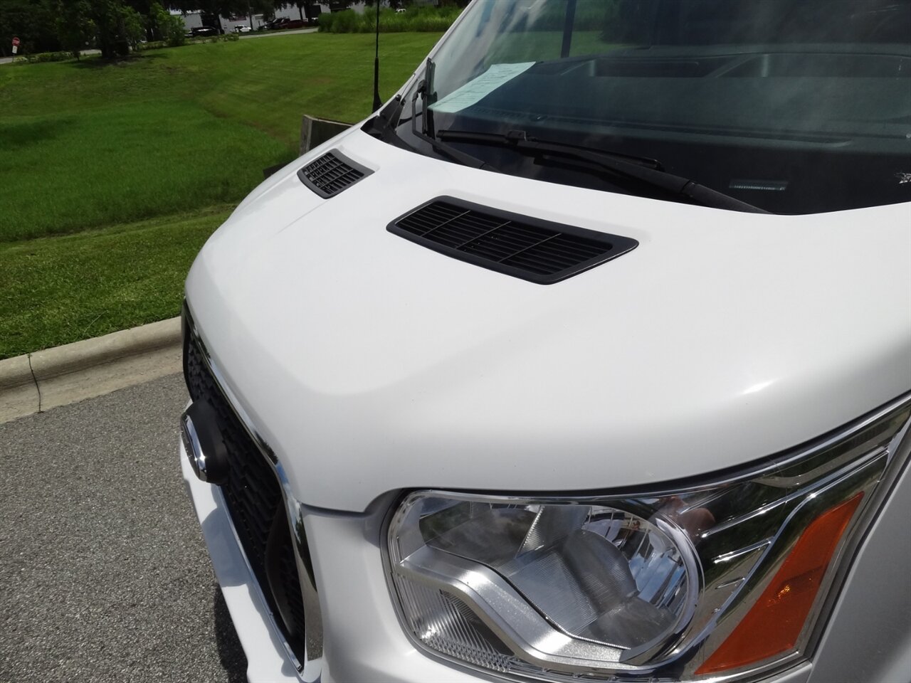 2021 Ford Transit 350 XLT 12 Passenger - Photo 18 - Deland, FL 32720