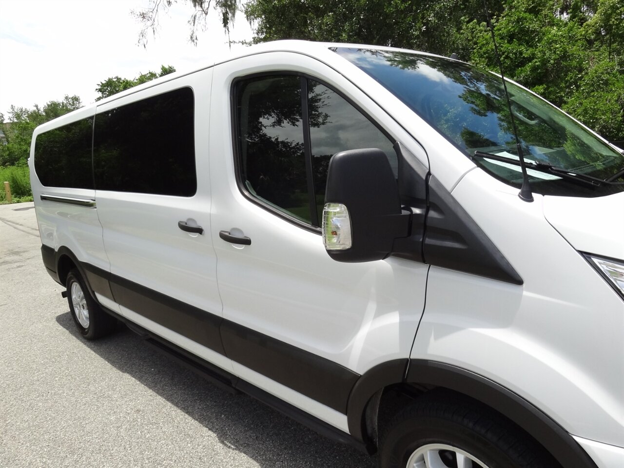 2021 Ford Transit 350 XLT 12 Passenger - Photo 8 - Deland, FL 32720