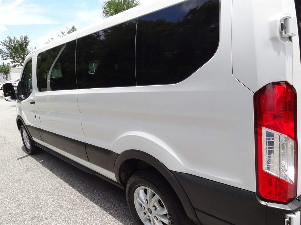2021 Ford Transit 350 XLT 12 Passenger - Photo 12 - Deland, FL 32720