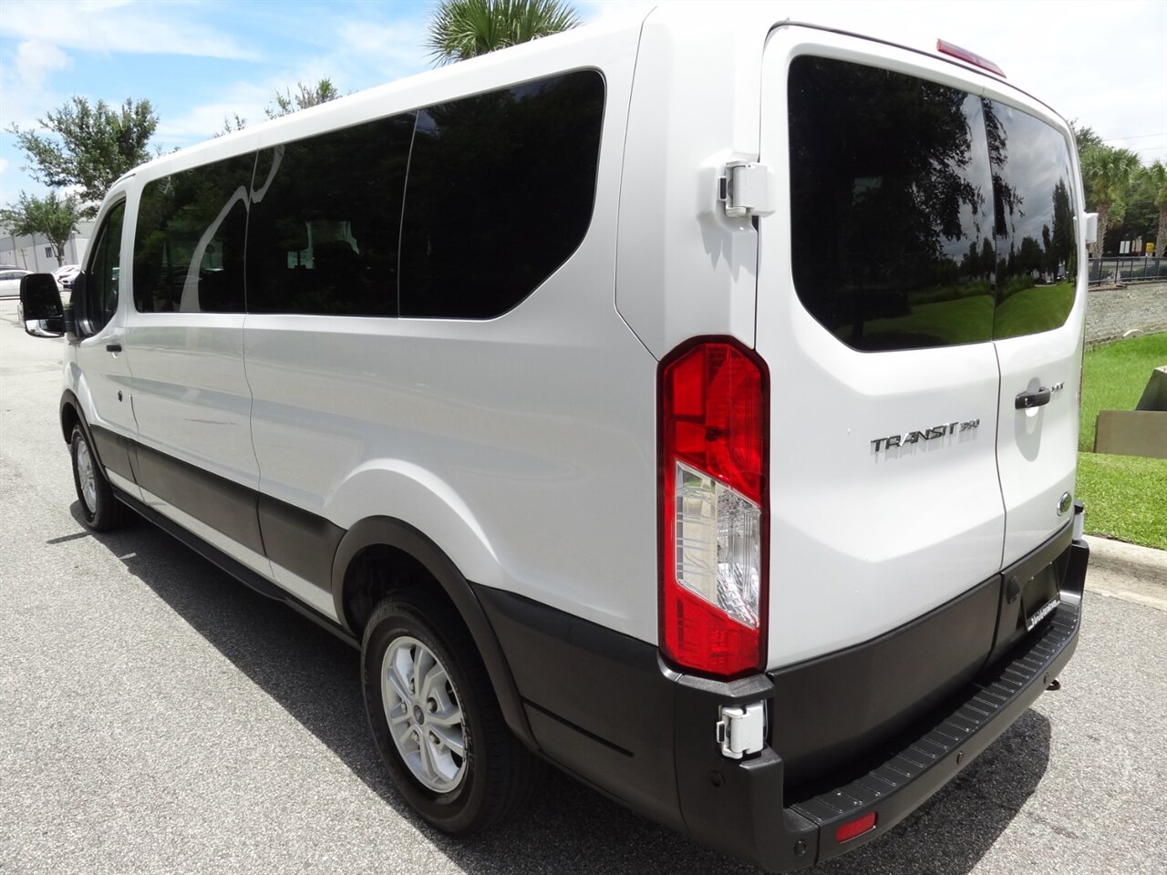 2021 Ford Transit 350 XLT 12 Passenger - Photo 4 - Deland, FL 32720