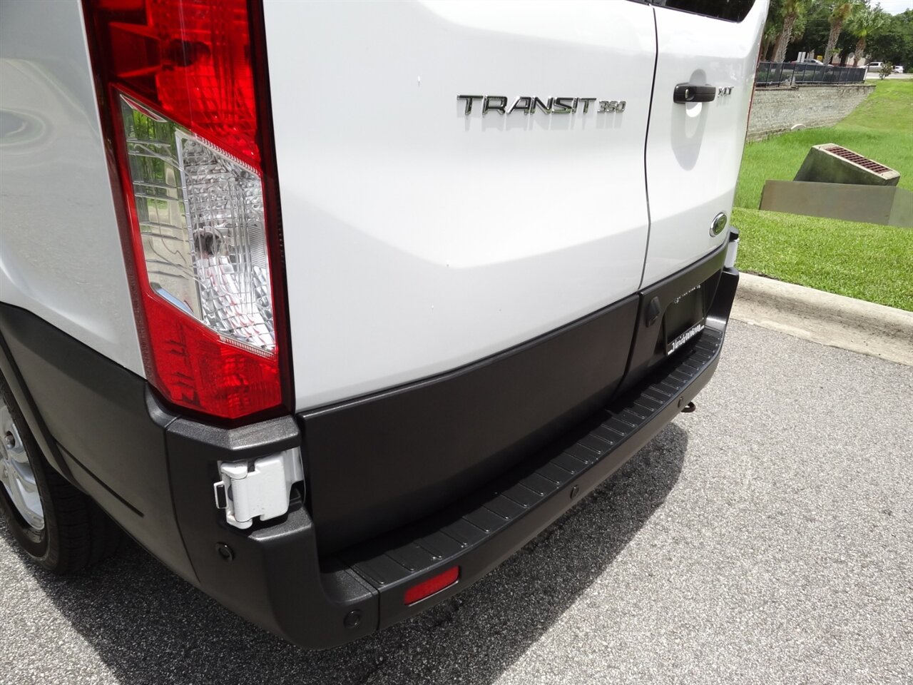 2021 Ford Transit 350 XLT 12 Passenger - Photo 22 - Deland, FL 32720