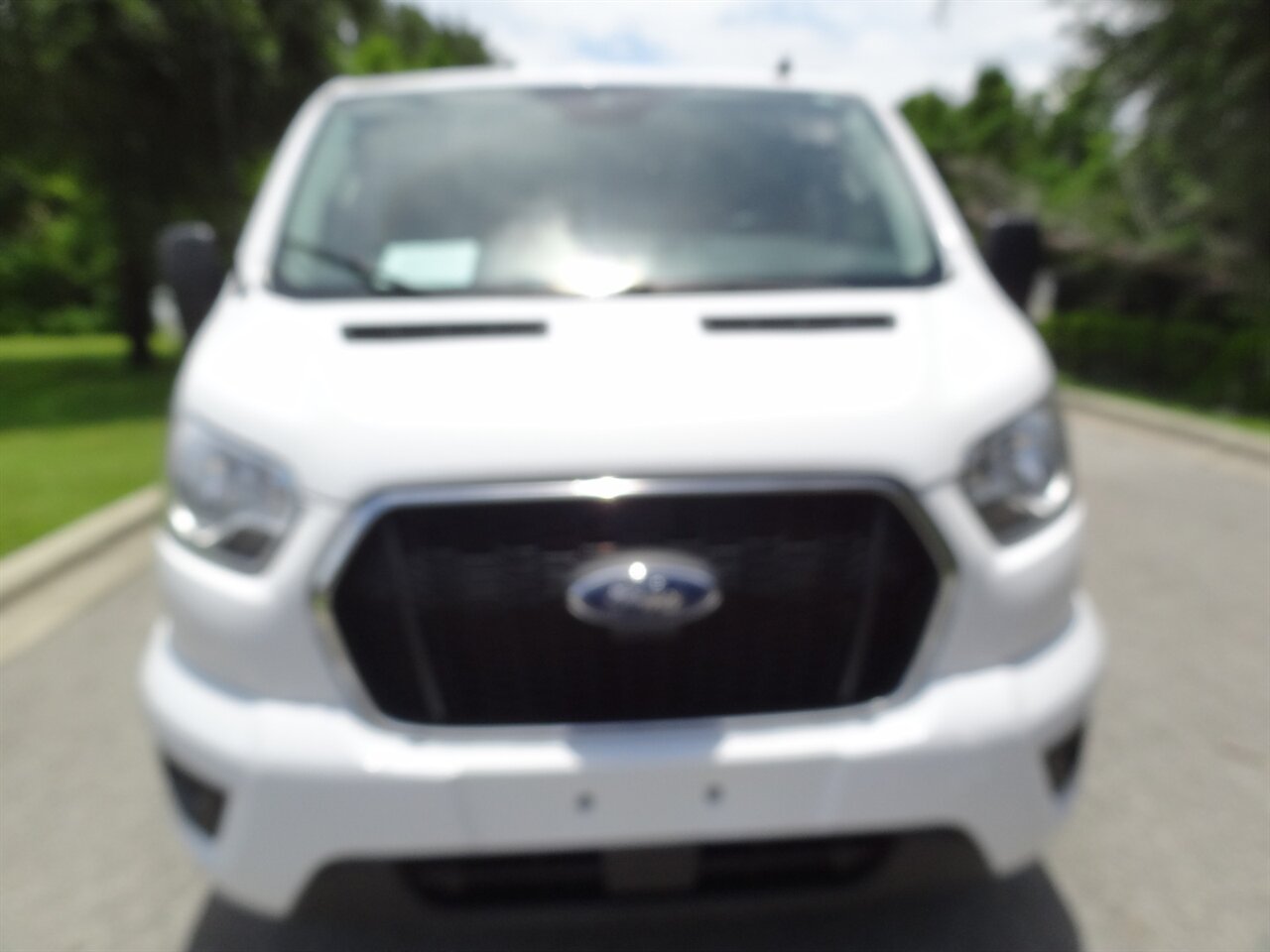 2021 Ford Transit 350 XLT 12 Passenger - Photo 5 - Deland, FL 32720