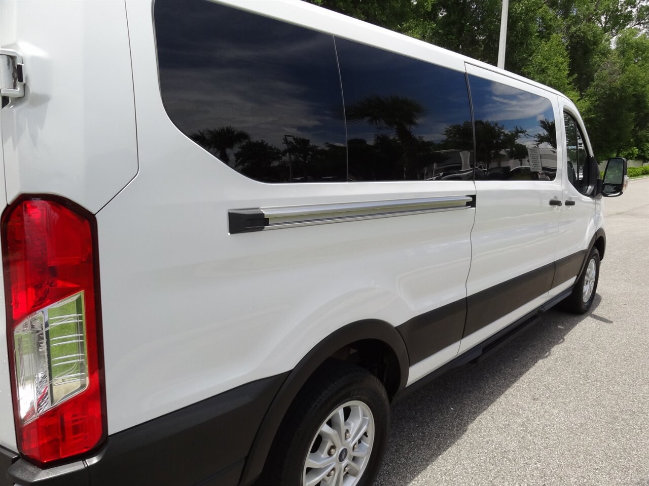 2021 Ford Transit 350 XLT 12 Passenger - Photo 13 - Deland, FL 32720