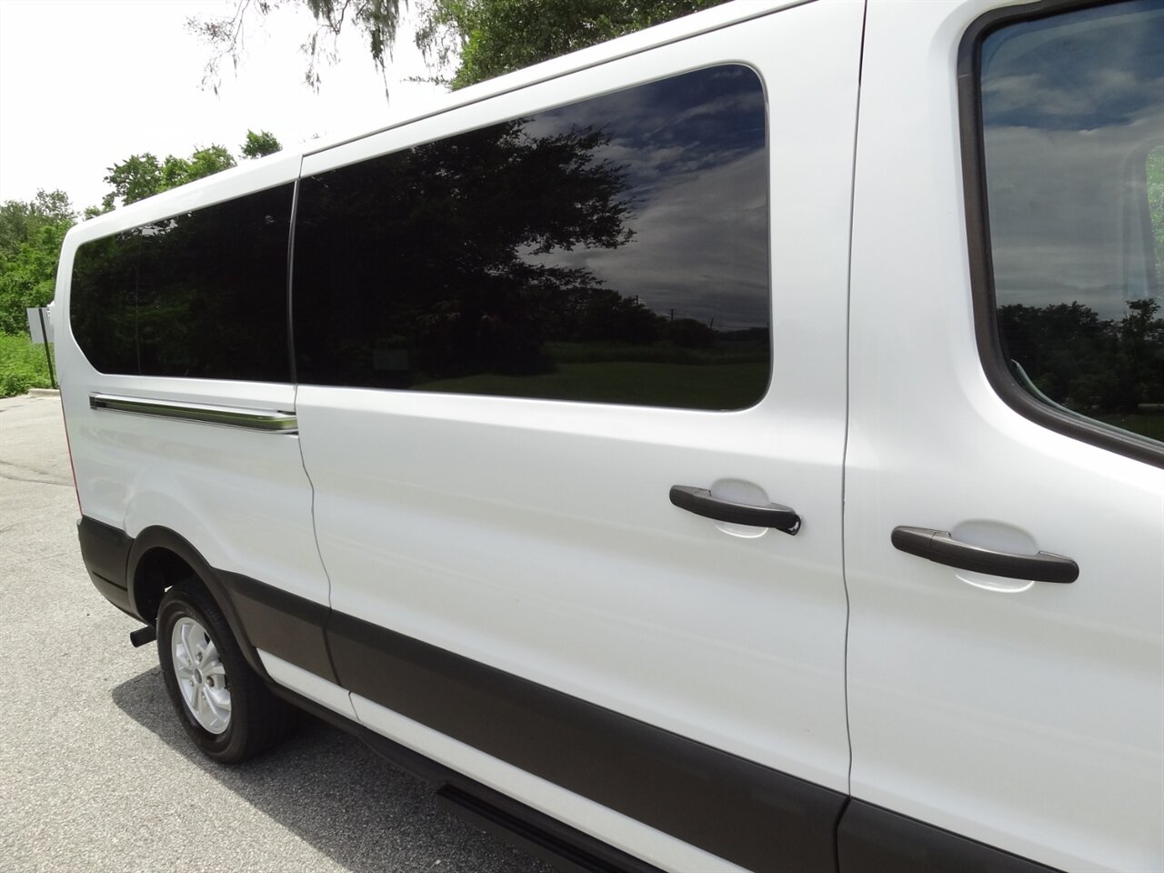2021 Ford Transit 350 XLT 12 Passenger - Photo 10 - Deland, FL 32720