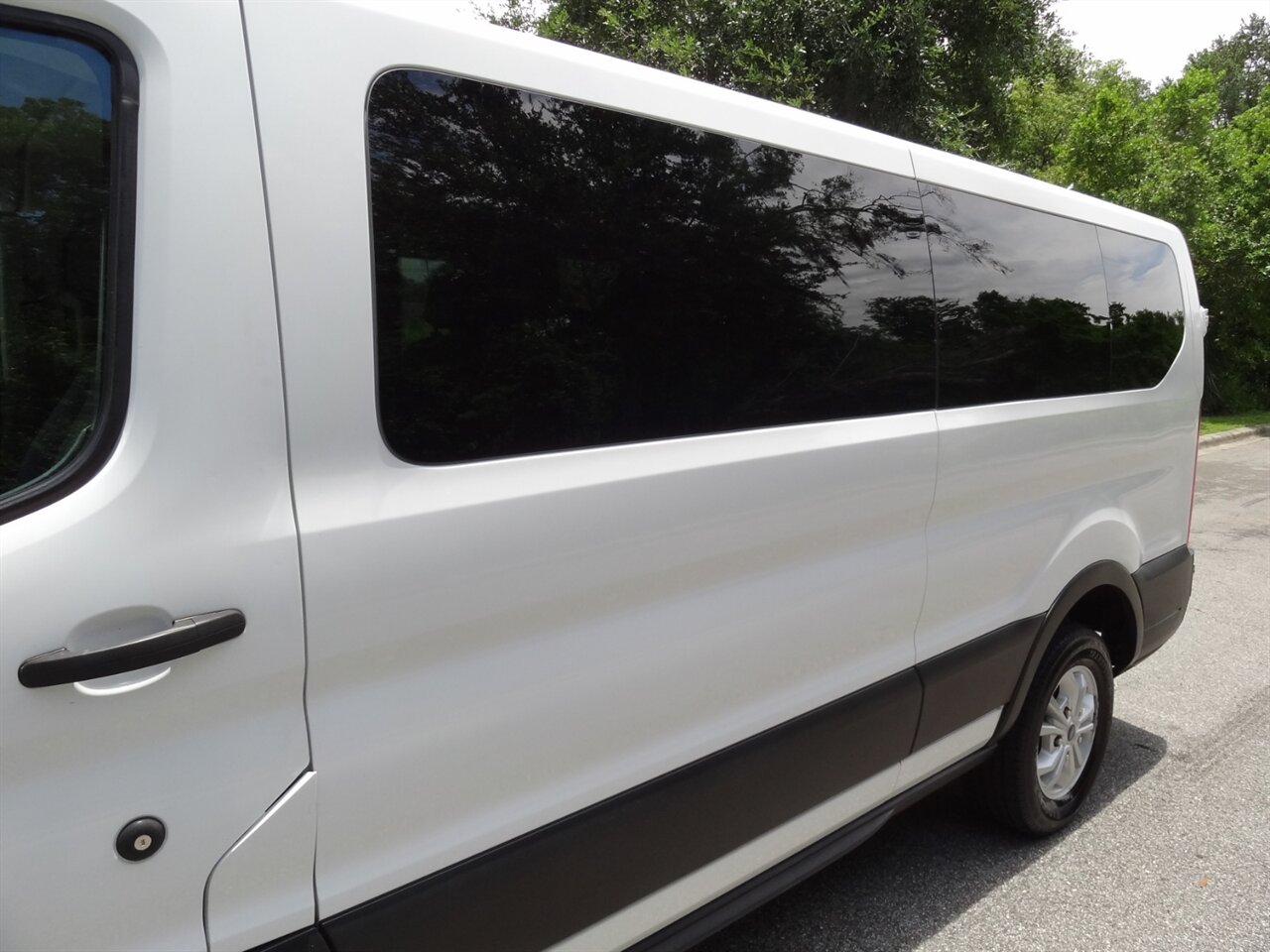 2021 Ford Transit 350 XLT 12 Passenger - Photo 11 - Deland, FL 32720