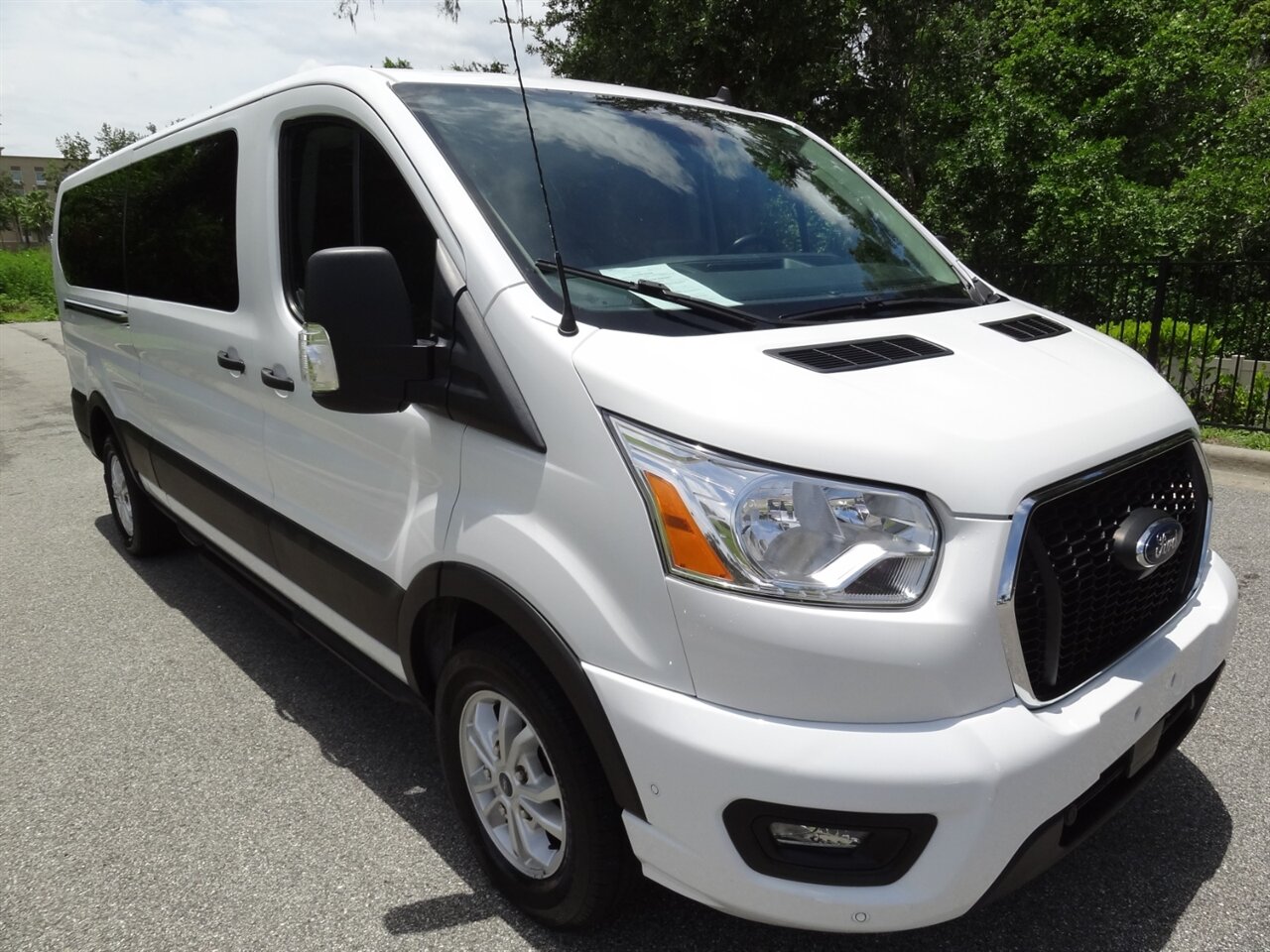 2021 Ford Transit 350 XLT 12 Passenger - Photo 1 - Deland, FL 32720