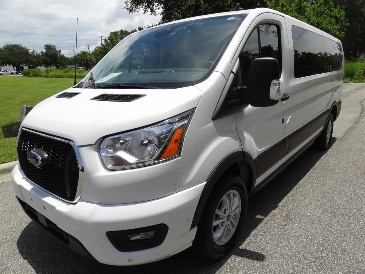 2021 Ford Transit 350 XLT 12 Passenger - Photo 2 - Deland, FL 32720