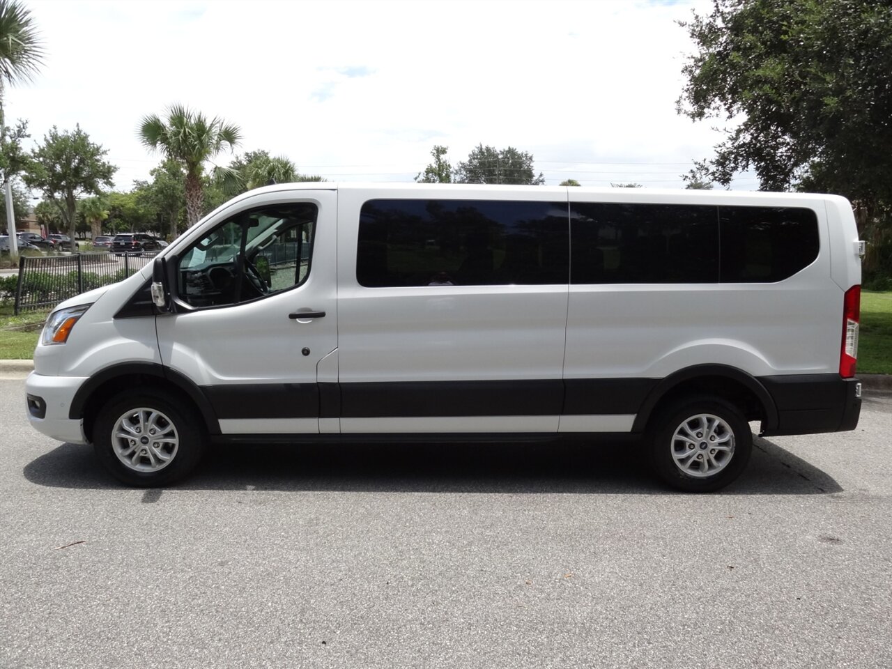 2021 Ford Transit 350 XLT 12 Passenger - Photo 16 - Deland, FL 32720
