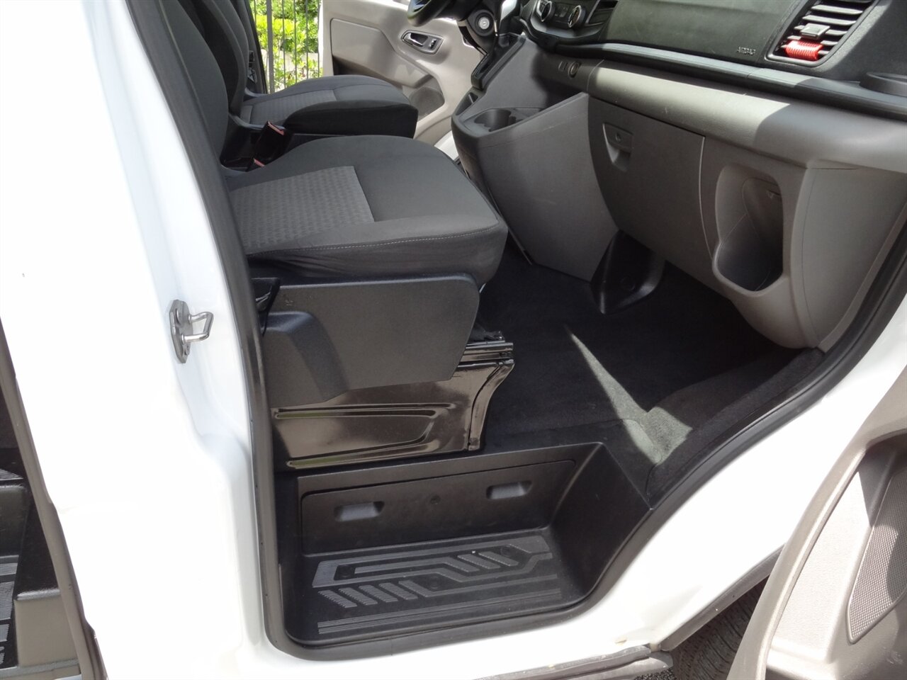 2021 Ford Transit 350 XLT 12 Passenger - Photo 44 - Deland, FL 32720