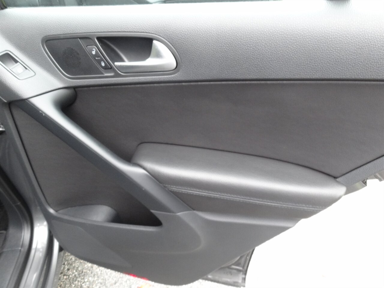 2016 Volkswagen Tiguan 2.0T S Premium - Photo 39 - Deland, FL 32720