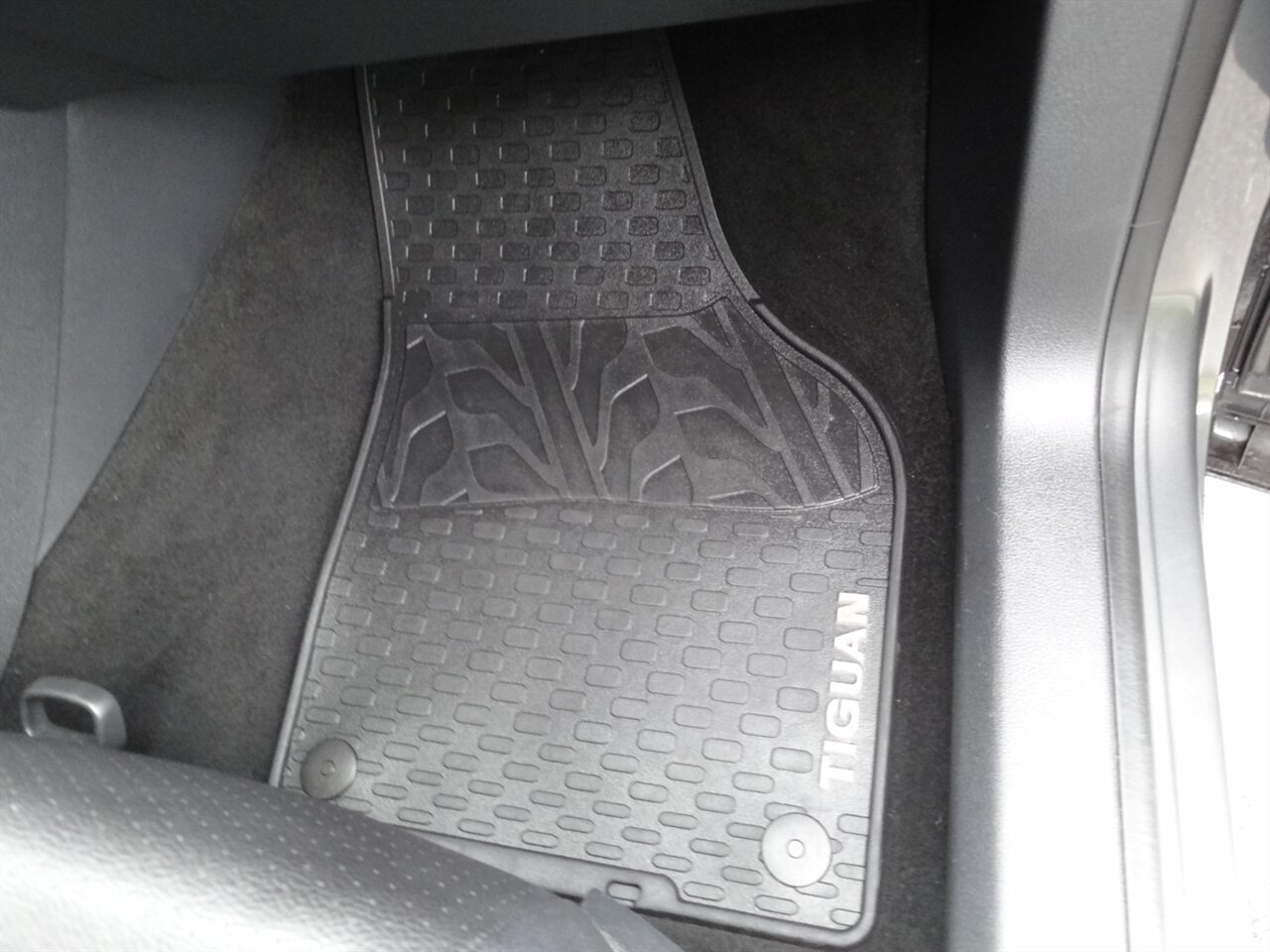 2016 Volkswagen Tiguan 2.0T S Premium - Photo 42 - Deland, FL 32720