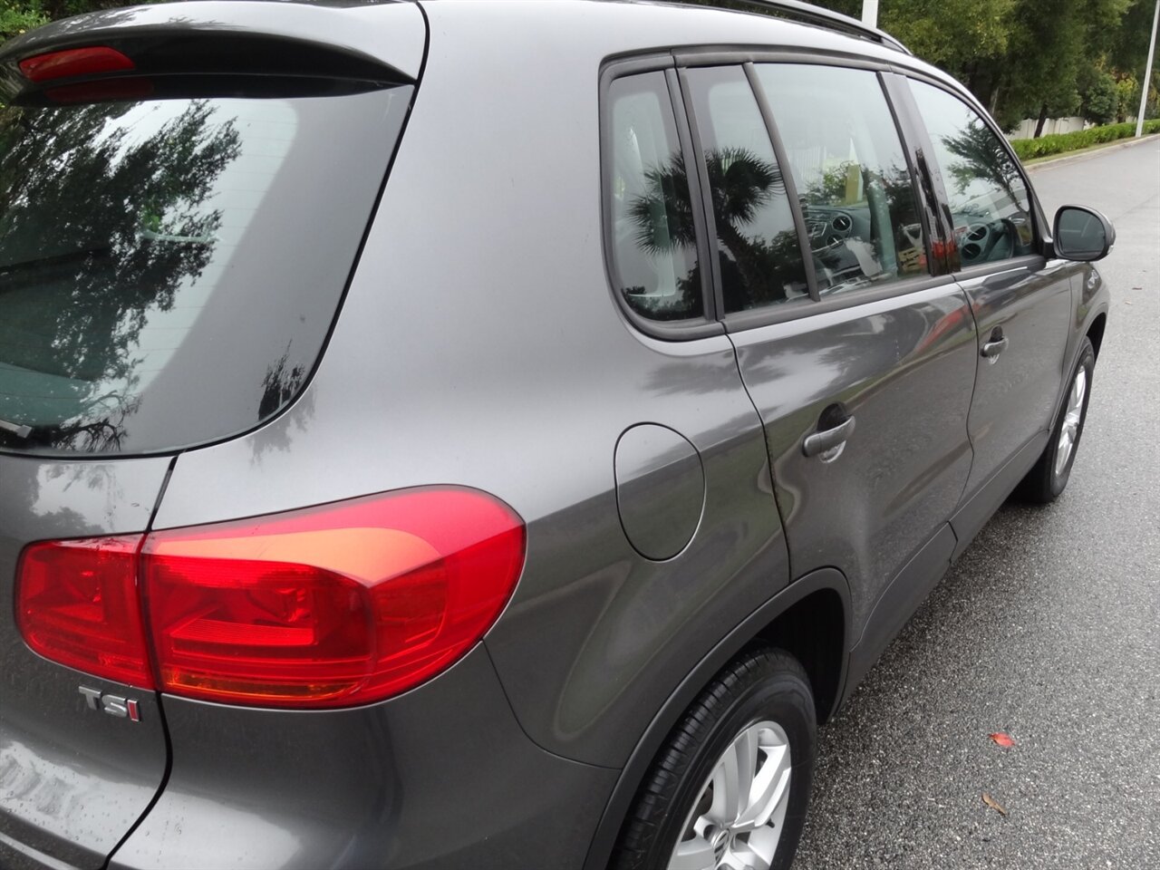 2016 Volkswagen Tiguan 2.0T S Premium - Photo 13 - Deland, FL 32720