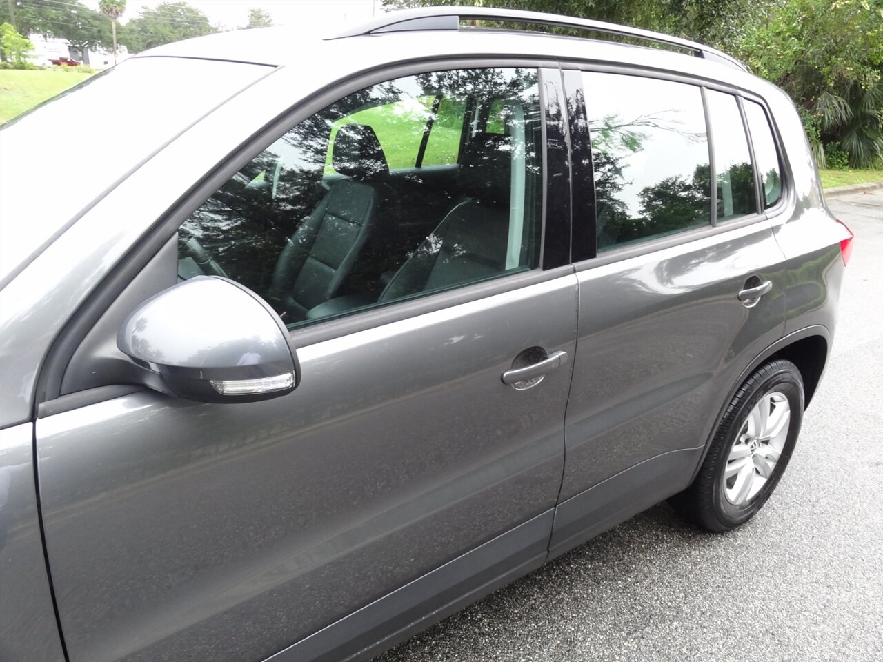 2016 Volkswagen Tiguan 2.0T S Premium - Photo 11 - Deland, FL 32720