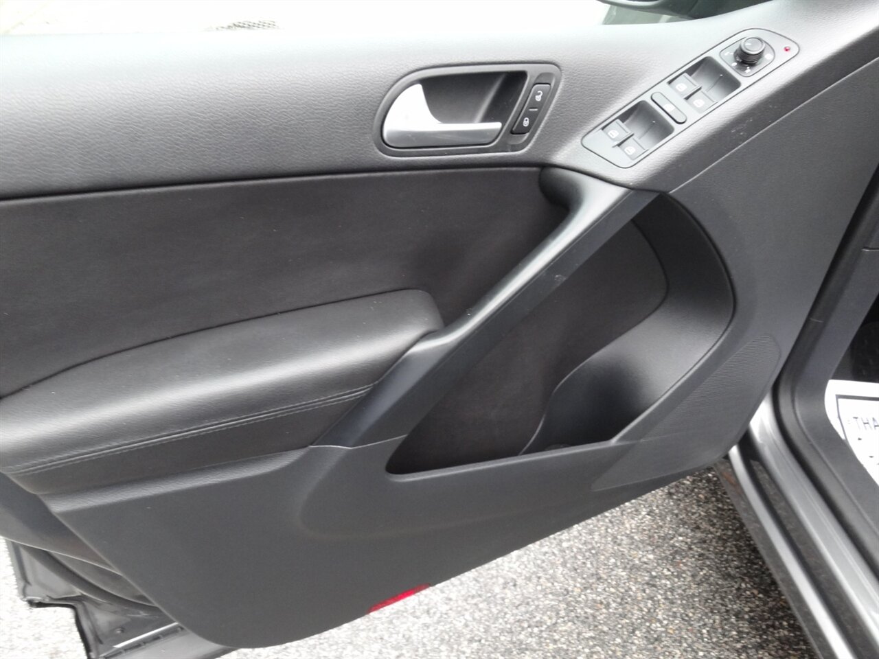 2016 Volkswagen Tiguan 2.0T S Premium - Photo 28 - Deland, FL 32720