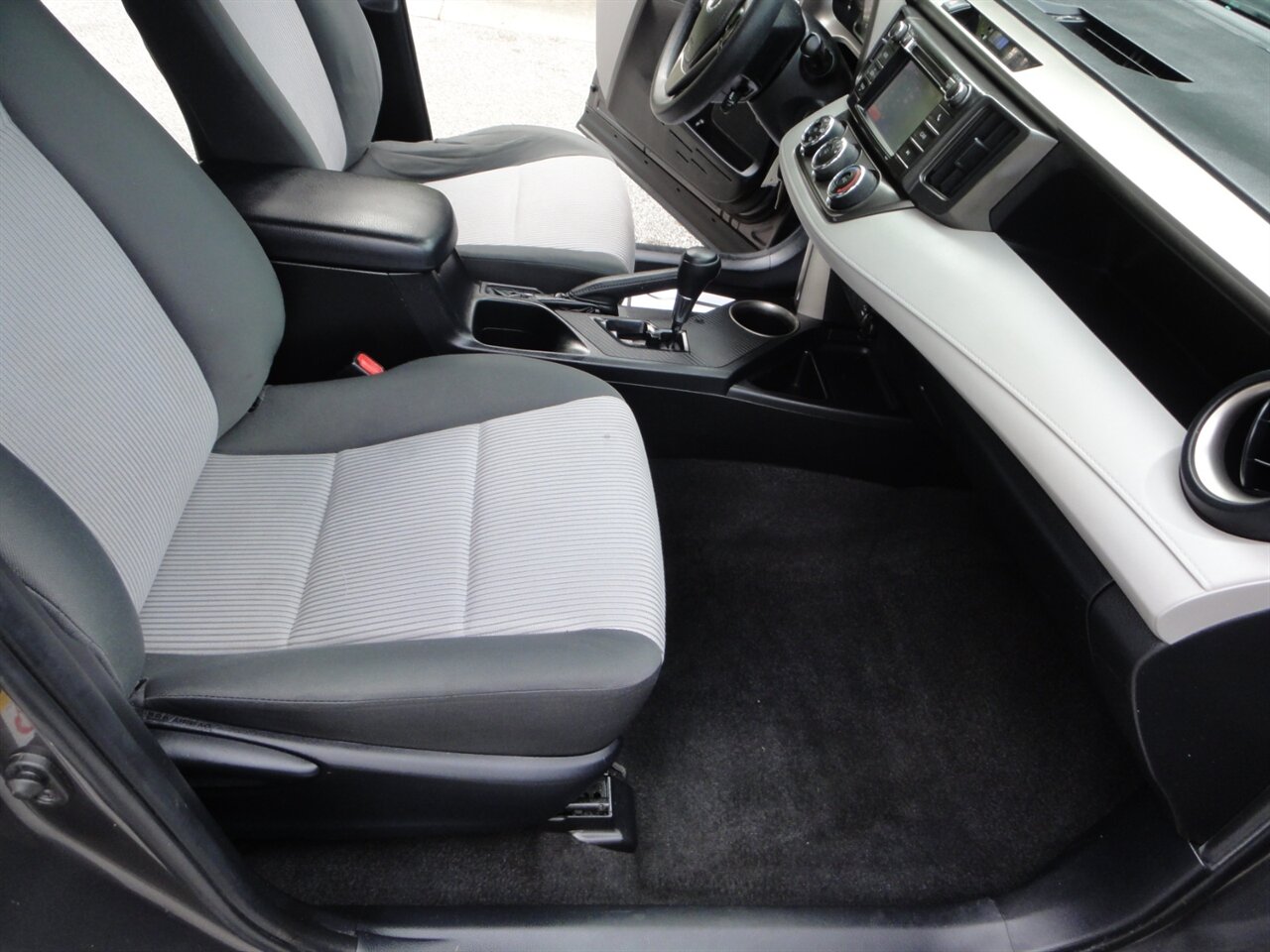 2013 Toyota RAV4 LE 4X4 - Photo 43 - Deland, FL 32720
