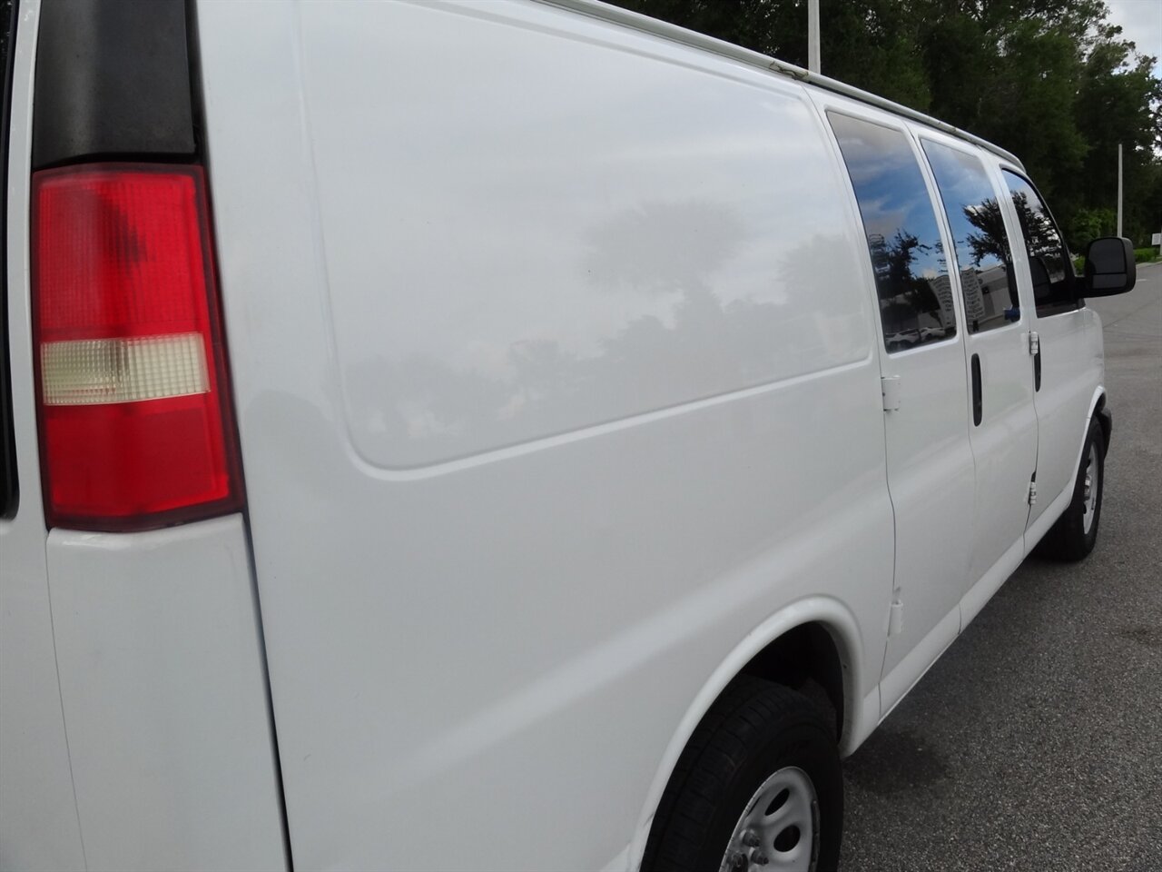 2013 Chevrolet Express 1500  Cargo - Photo 13 - Deland, FL 32720