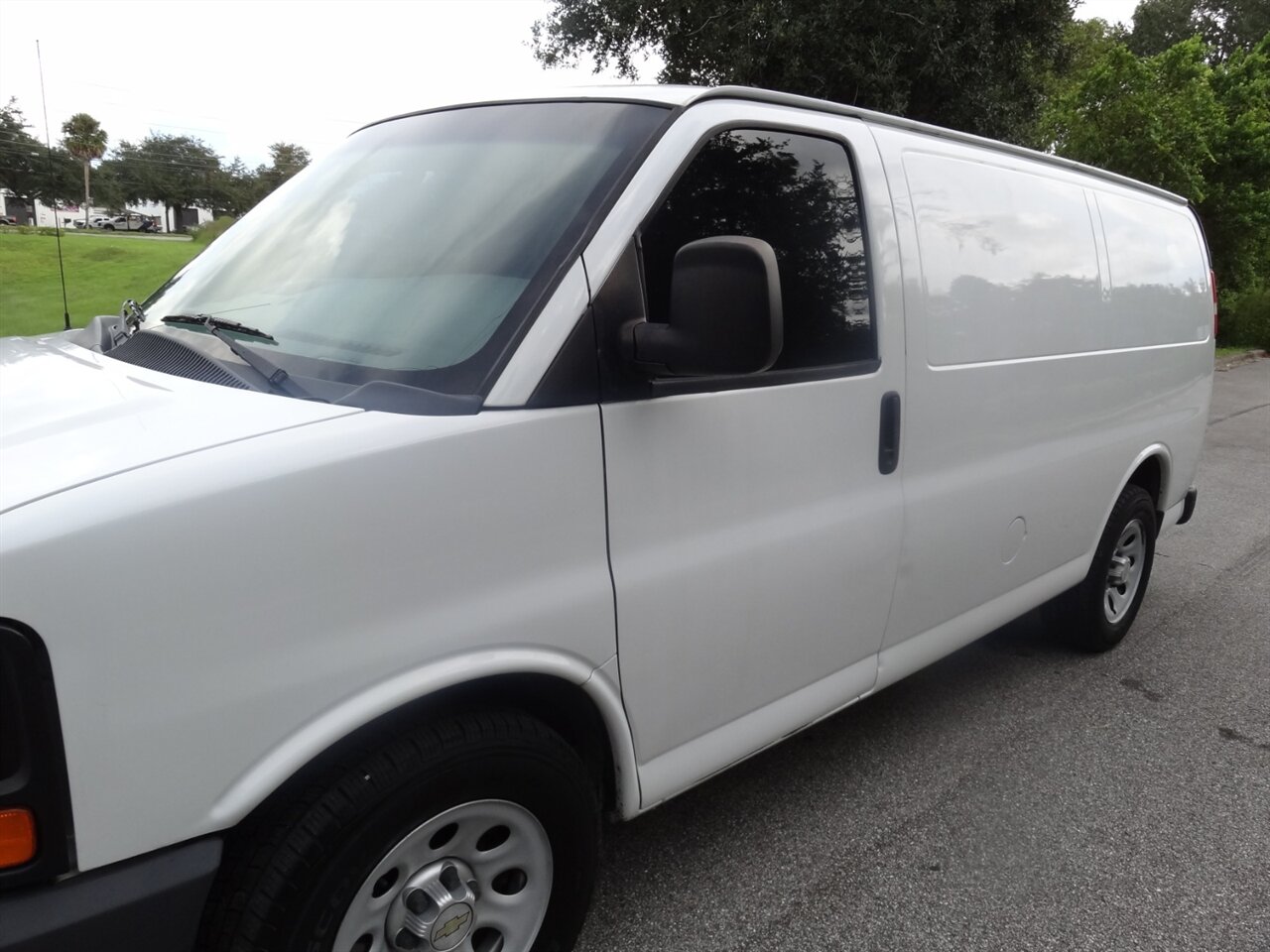 2013 Chevrolet Express 1500  Cargo - Photo 9 - Deland, FL 32720