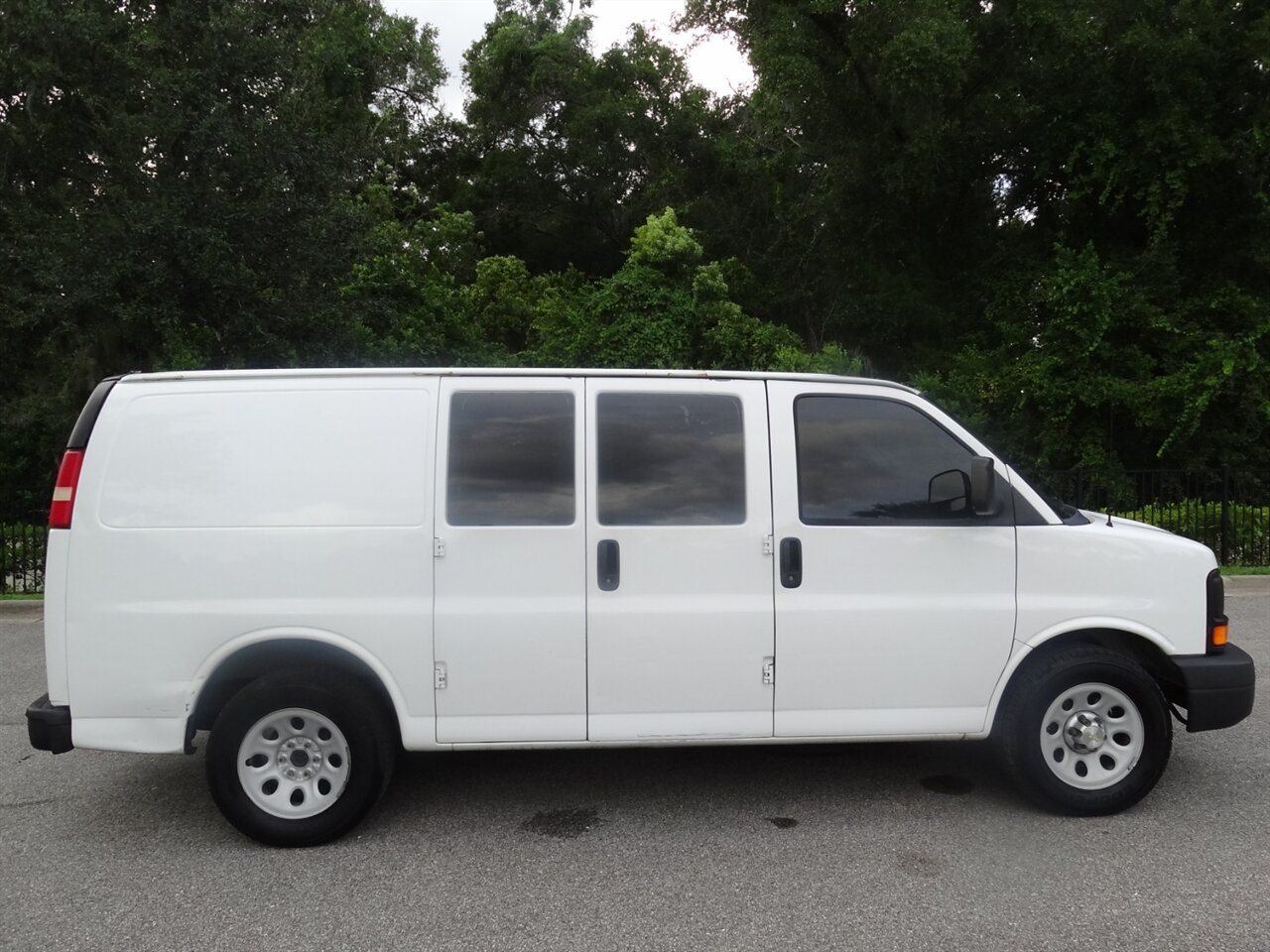 2013 Chevrolet Express 1500  Cargo - Photo 15 - Deland, FL 32720