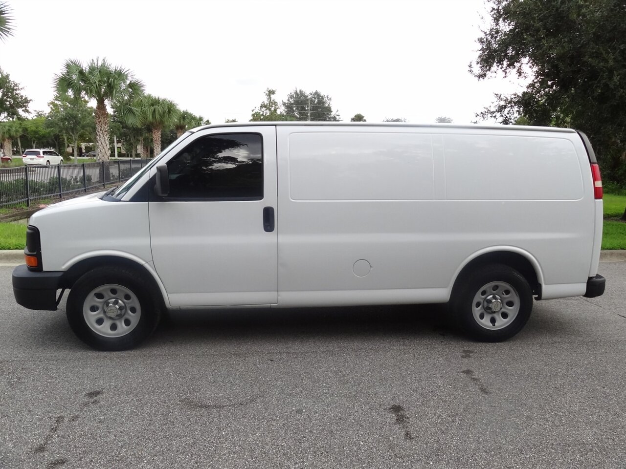 2013 Chevrolet Express 1500  Cargo - Photo 16 - Deland, FL 32720