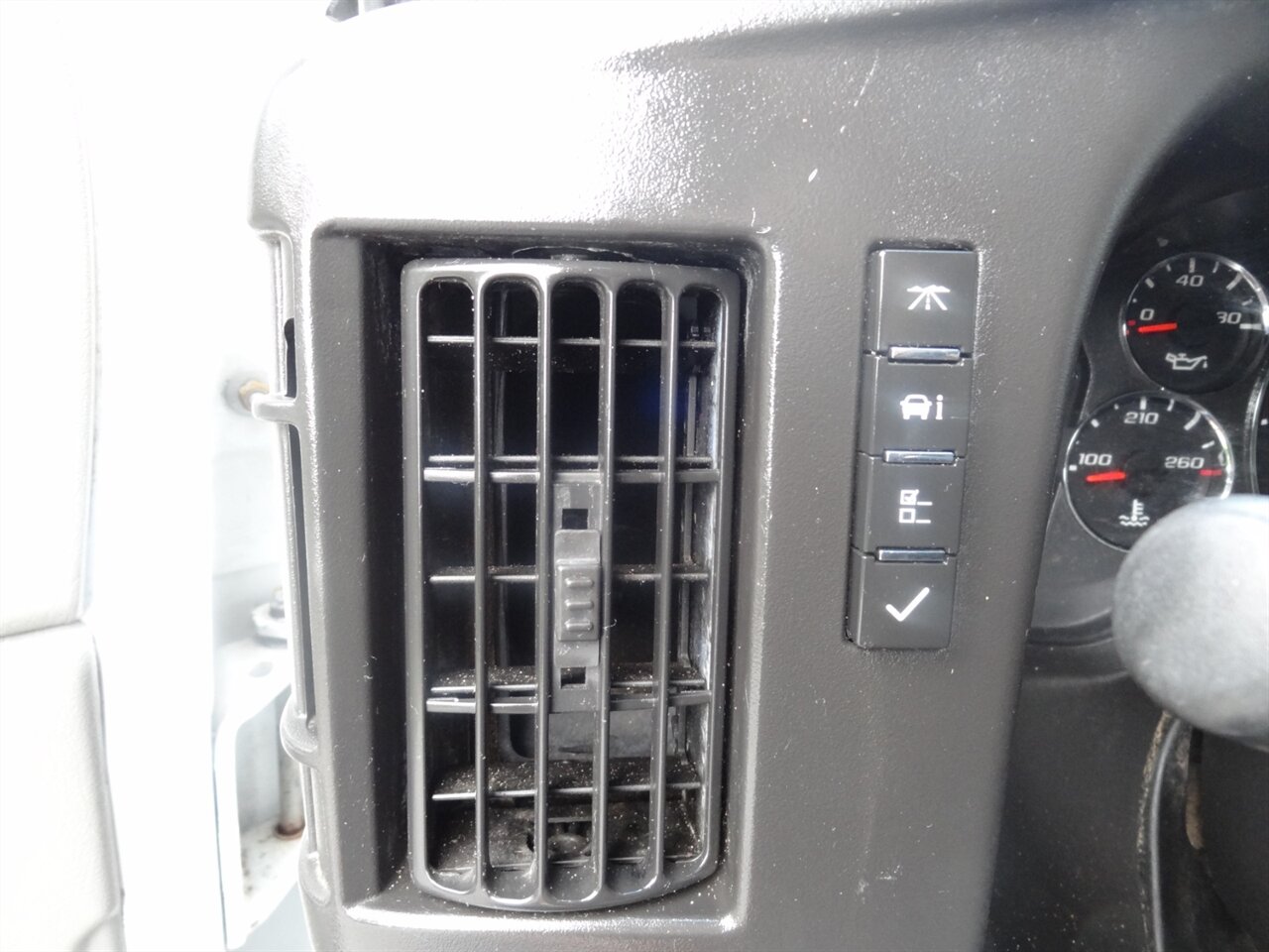2013 Chevrolet Express 1500  Cargo - Photo 46 - Deland, FL 32720
