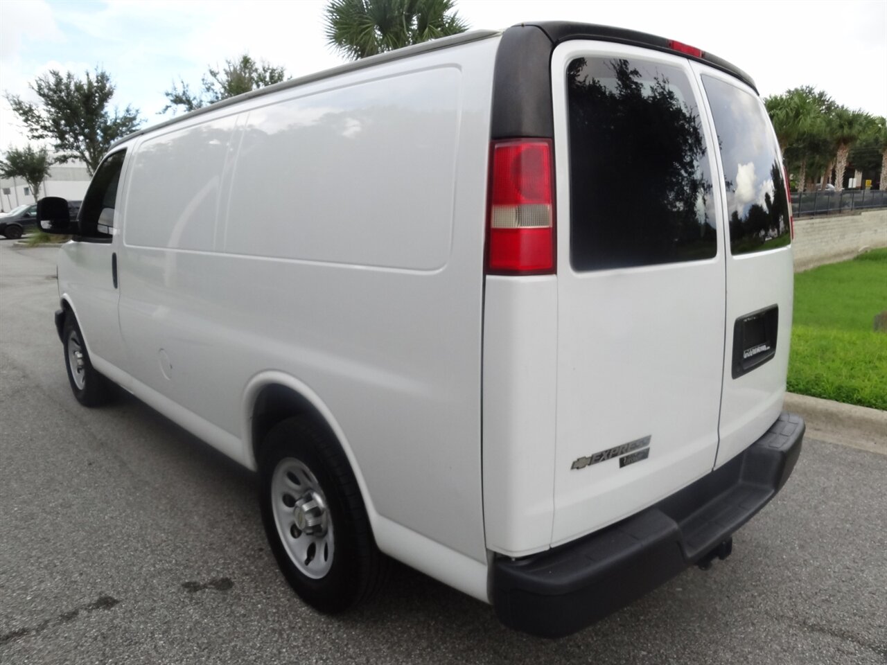 2013 Chevrolet Express 1500  Cargo - Photo 4 - Deland, FL 32720