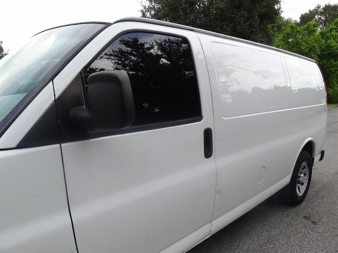 2013 Chevrolet Express 1500  Cargo - Photo 11 - Deland, FL 32720