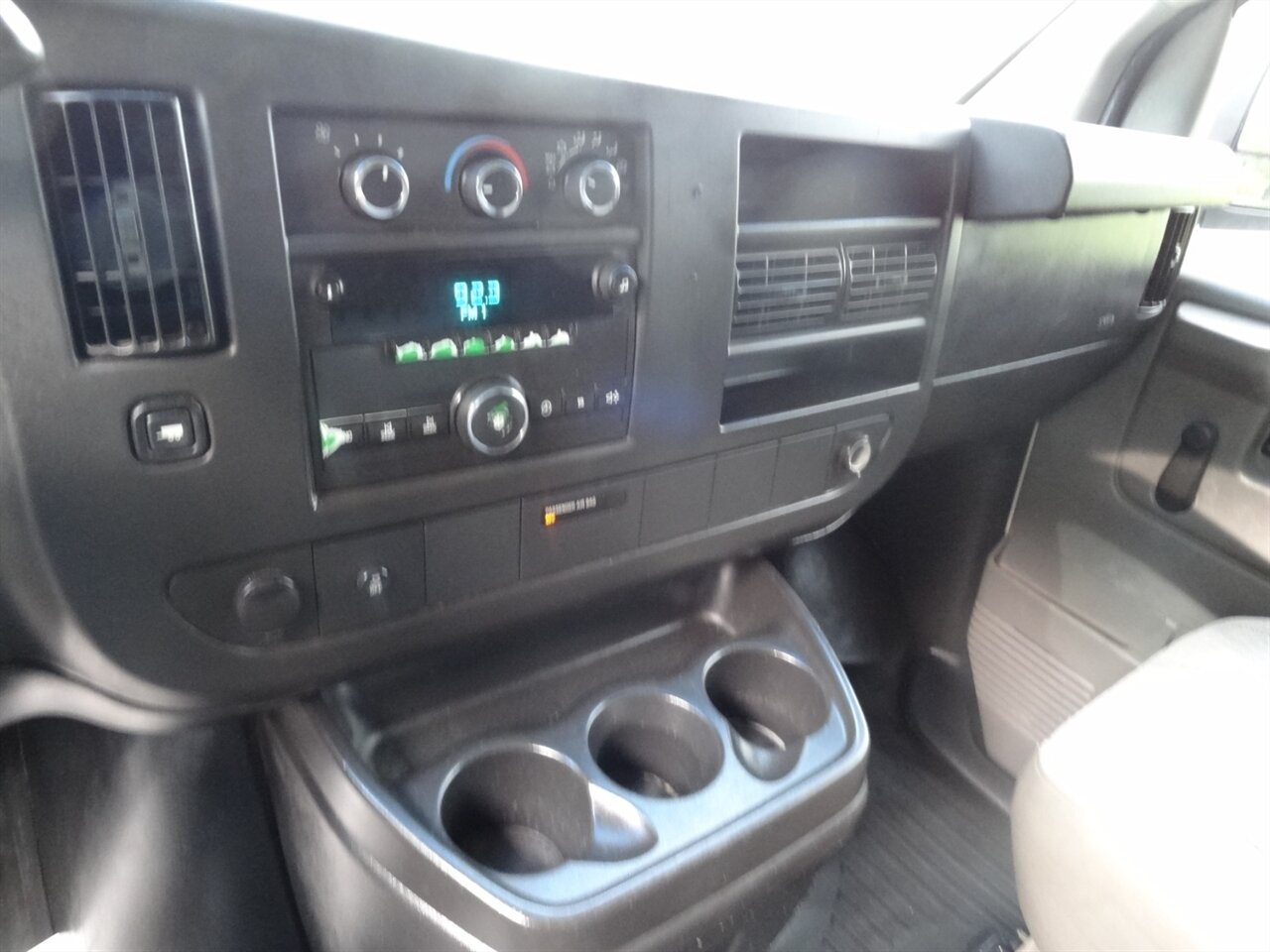 2013 Chevrolet Express 1500  Cargo - Photo 49 - Deland, FL 32720