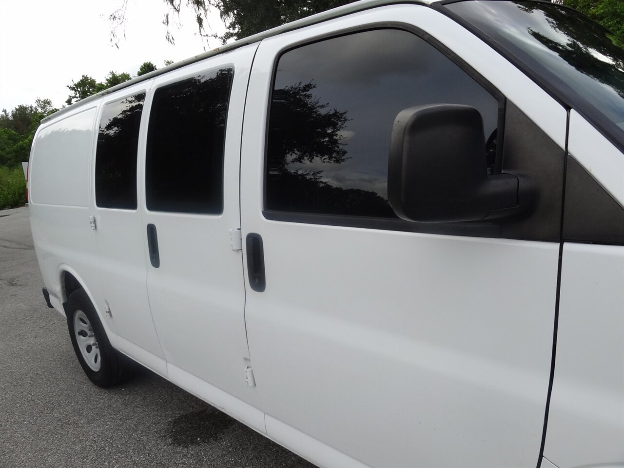 2013 Chevrolet Express 1500  Cargo - Photo 10 - Deland, FL 32720