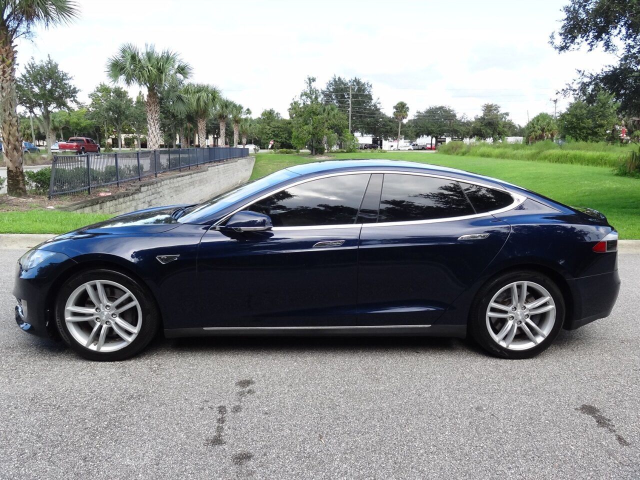 2015 Tesla Model S 60  Premium - Photo 16 - Deland, FL 32720