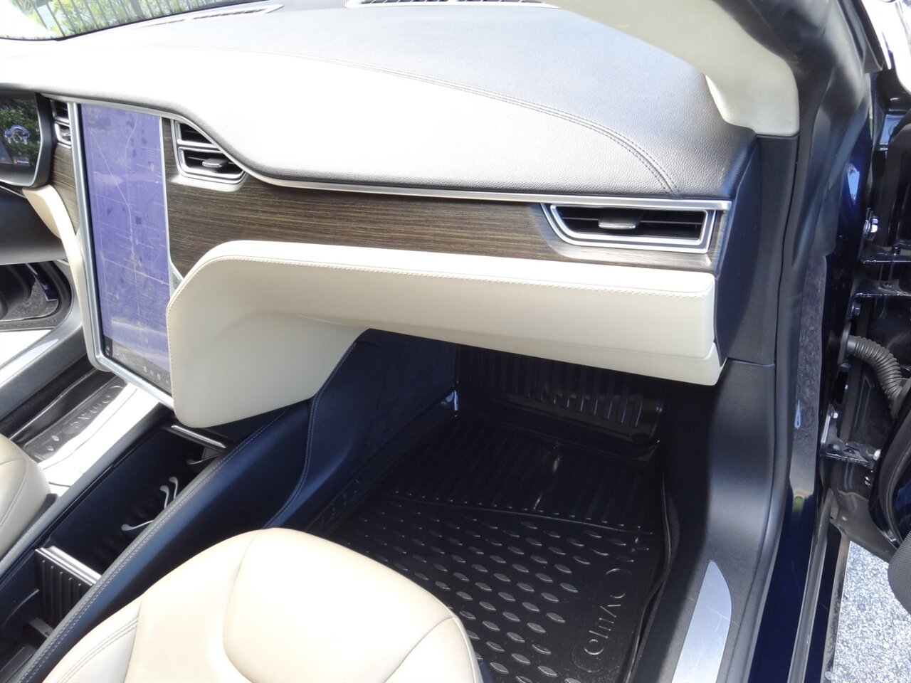 2015 Tesla Model S 60  Premium - Photo 38 - Deland, FL 32720