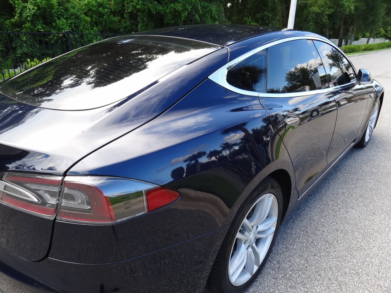 2015 Tesla Model S 60  Premium - Photo 13 - Deland, FL 32720