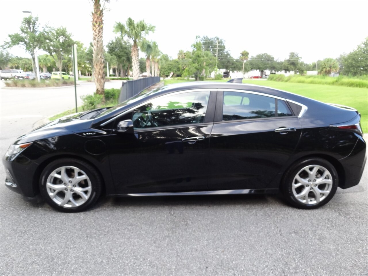 2017 Chevrolet Volt Premier   - Photo 16 - Deland, FL 32720