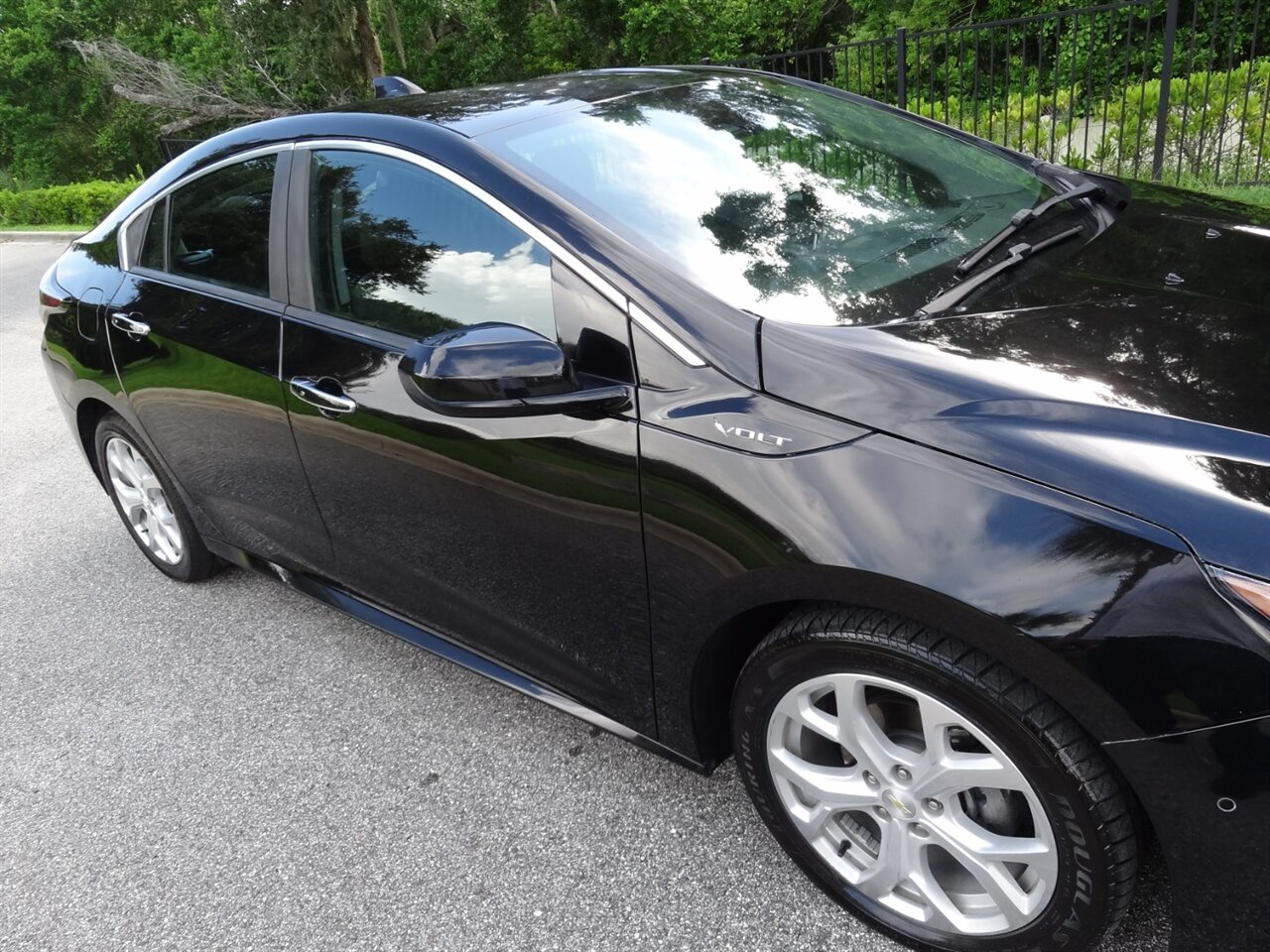 2017 Chevrolet Volt Premier   - Photo 8 - Deland, FL 32720