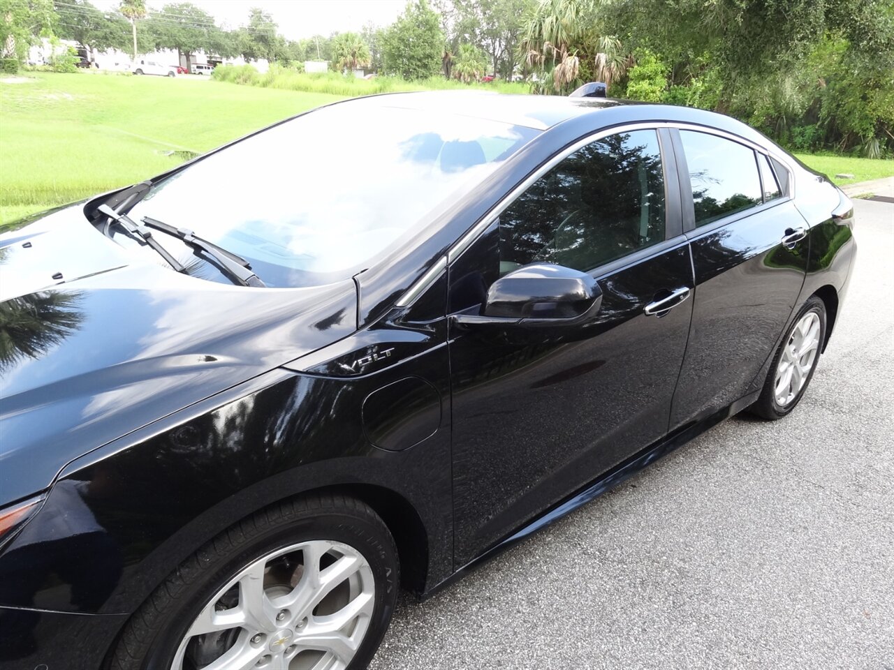 2017 Chevrolet Volt Premier   - Photo 9 - Deland, FL 32720