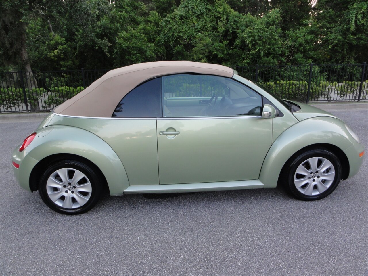 2009 Volkswagen New Beetle Convertible   - Photo 15 - Deland, FL 32720