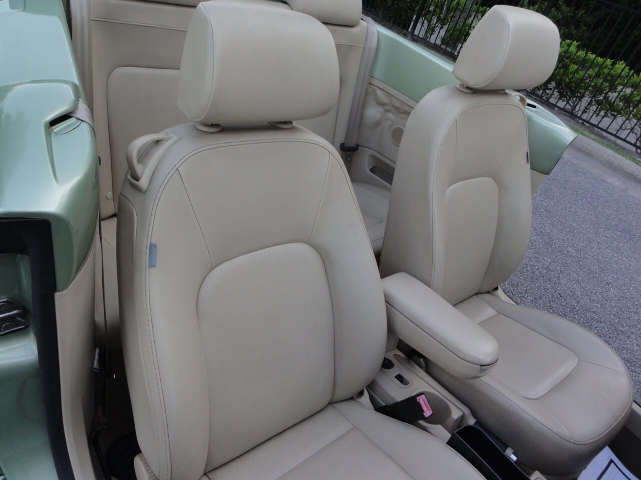 2009 Volkswagen New Beetle Convertible   - Photo 35 - Deland, FL 32720